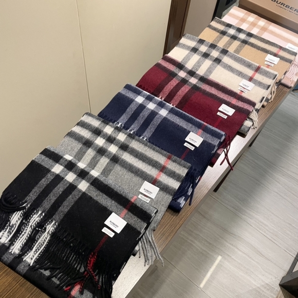 burberry scarf - Picture 8 of 8